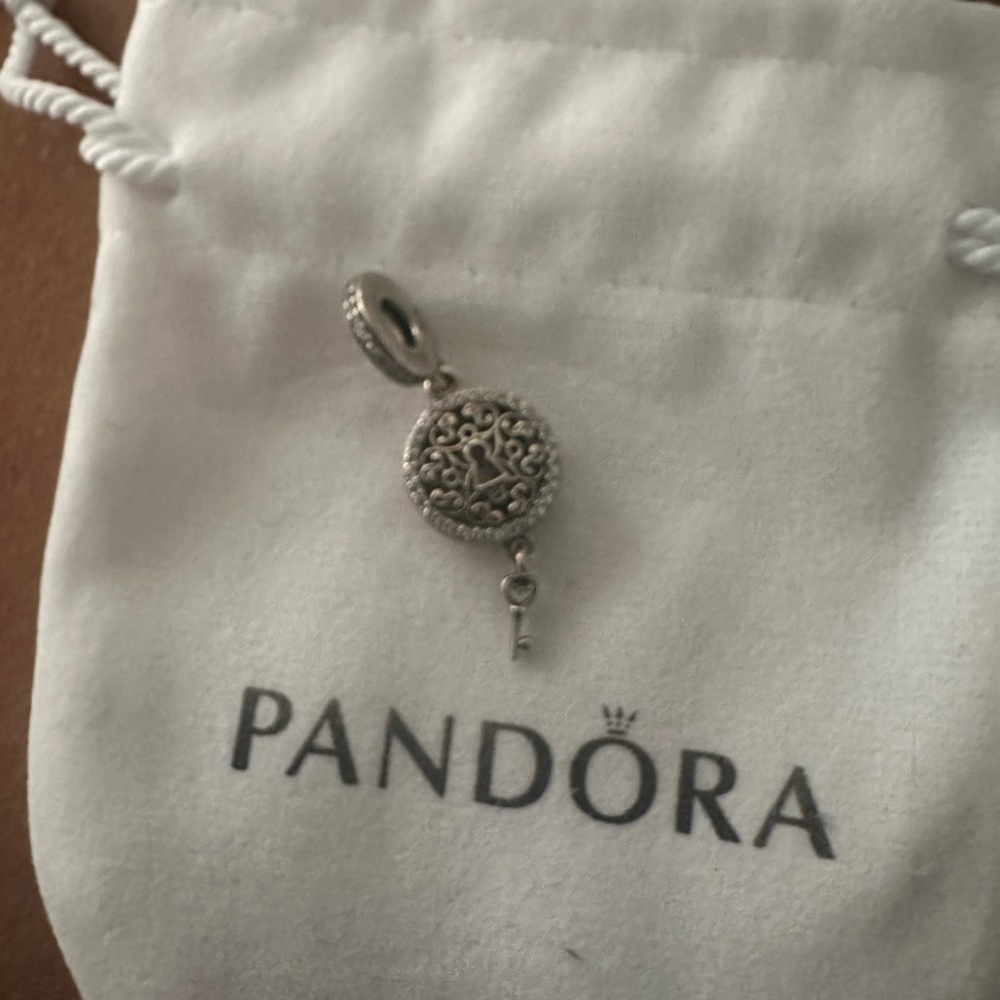 Pandora Gorgeous Regal Love "Key to My Heart" Locket Pendant - Picture 3 of 3